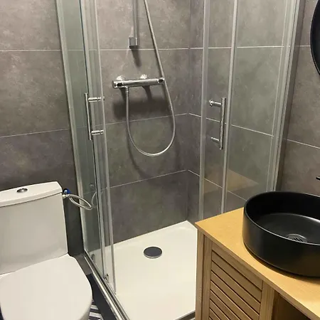 Modern Near Historic Center Apartment *