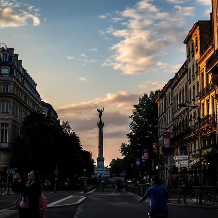 Modern Near Historic Center Apartment